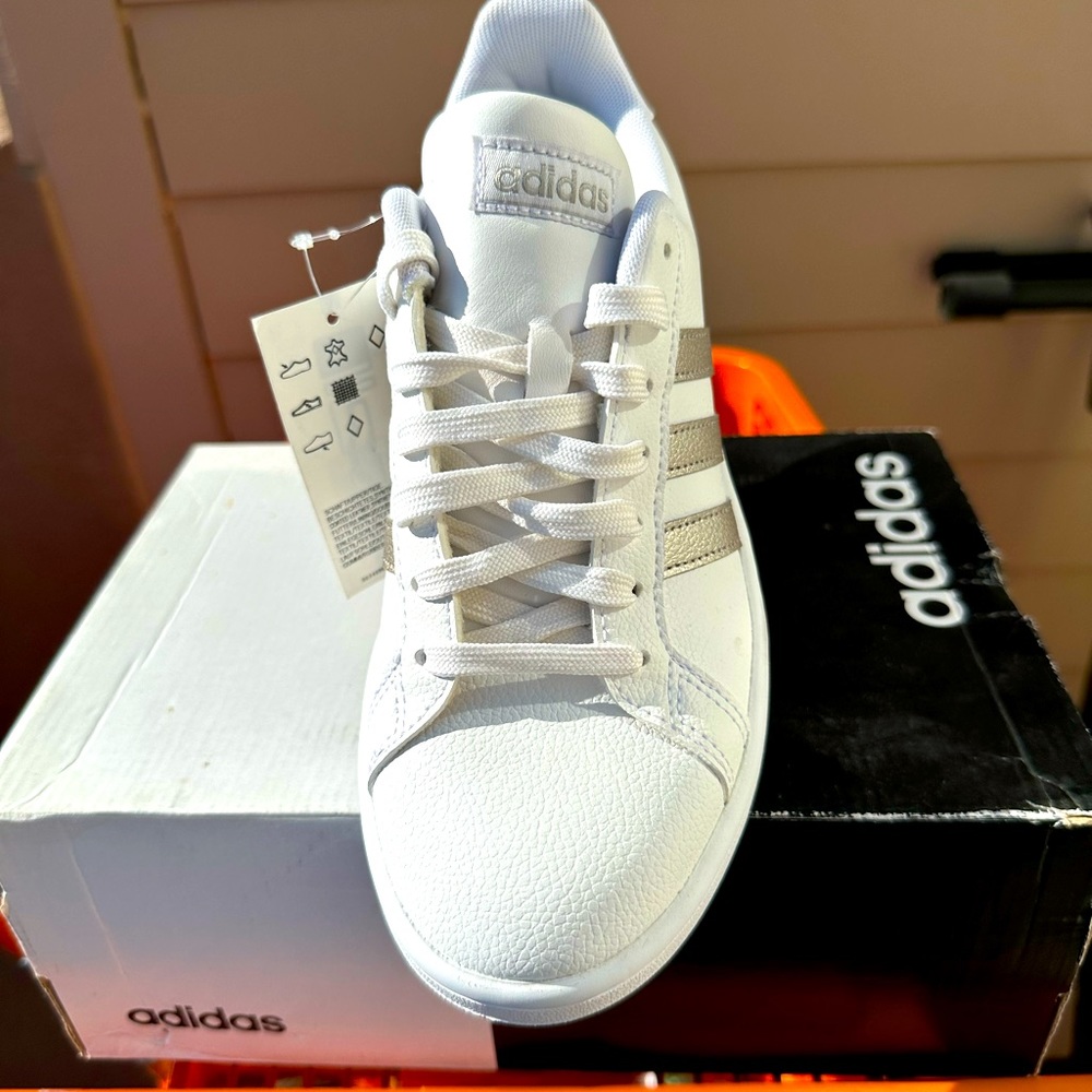 Adidas - Picture 3 of 5